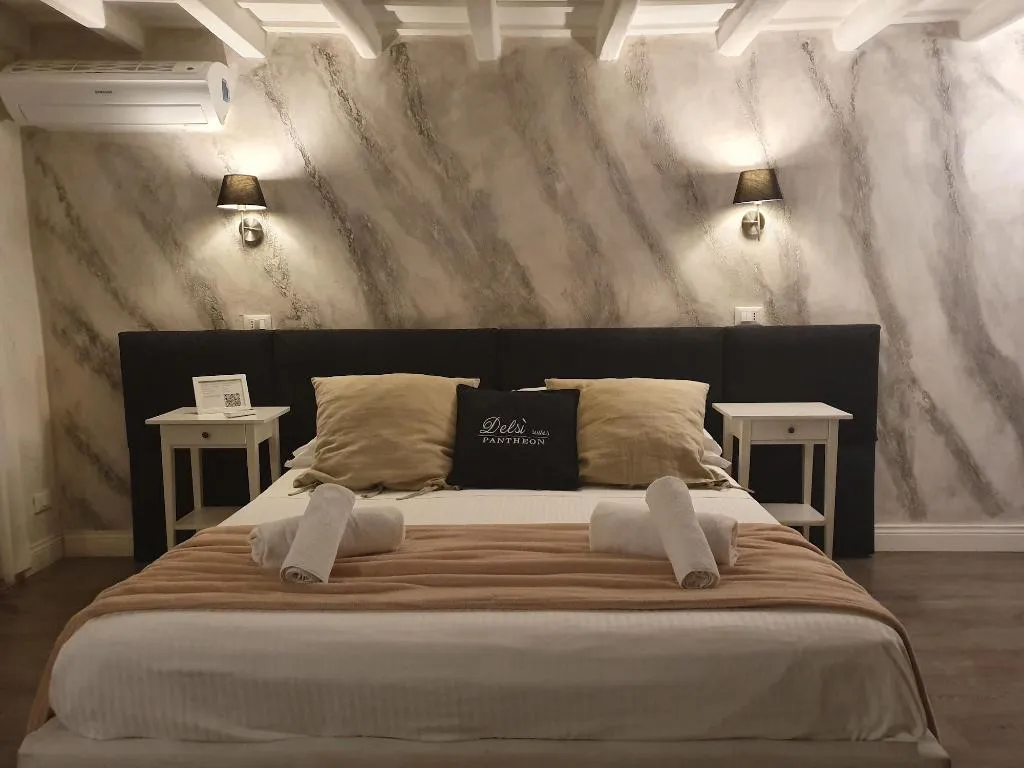 Room, Delsi Suites Pantheon, Rome