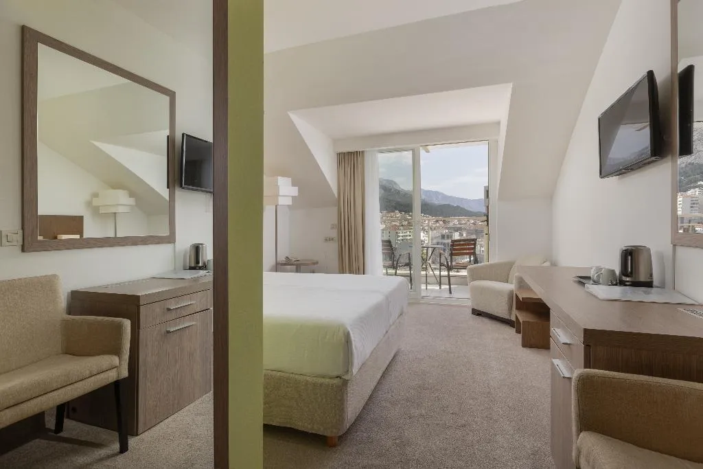 DOUBLE SINGLE USE PARK VIEW WITH BALCONY Room, Park, Split