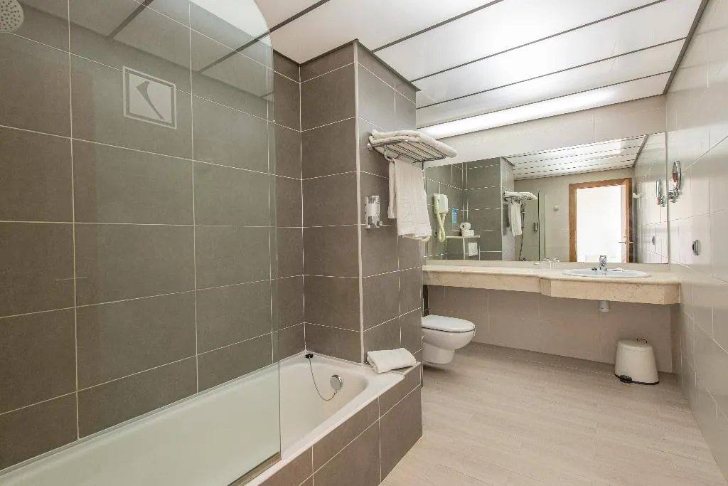 Room, Obelisco, Majorca