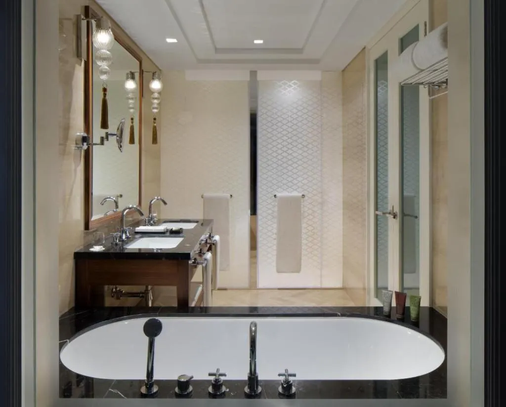 DOUBLE CLUB KING BED Room, Taj Dubai, Dubai