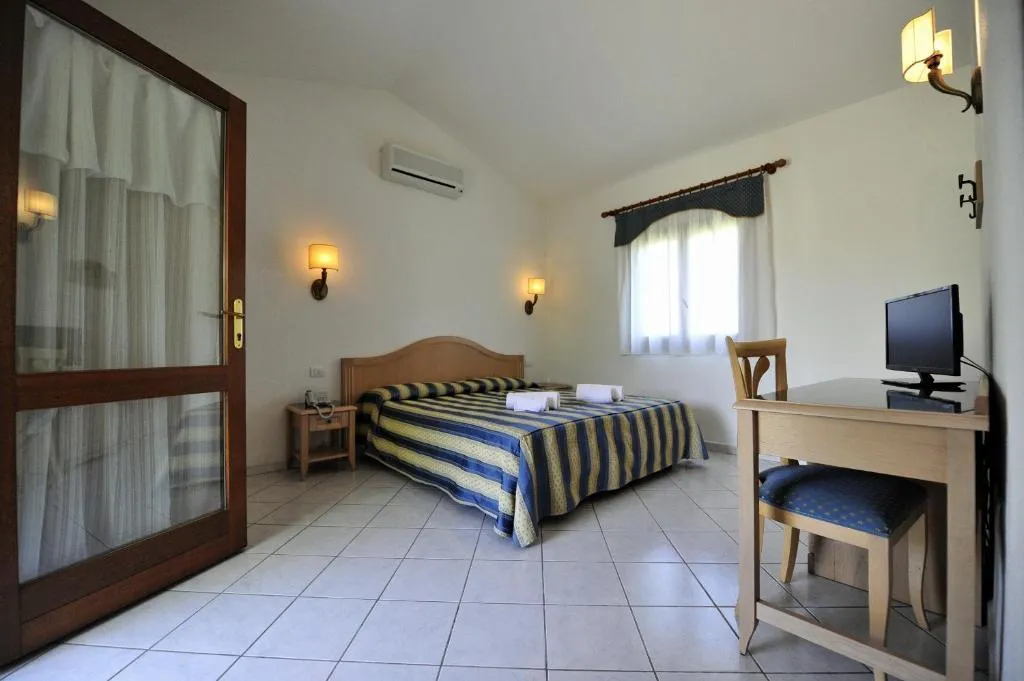 Room, Cala Mirto Hotel, Olbia