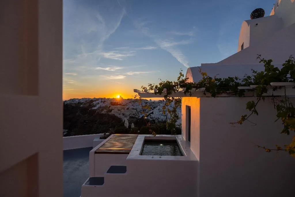 SUITE WITH JACUZZI Room, IKIES Santorini, Santorini