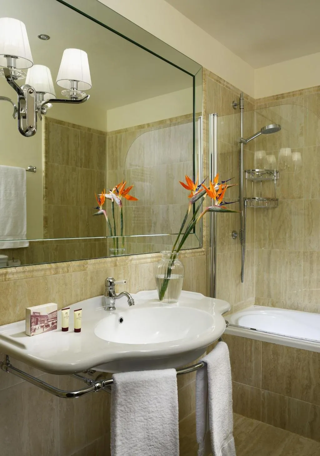FAMILY ROOM WITH DOUBLE BED Room, Pendini, Florence
