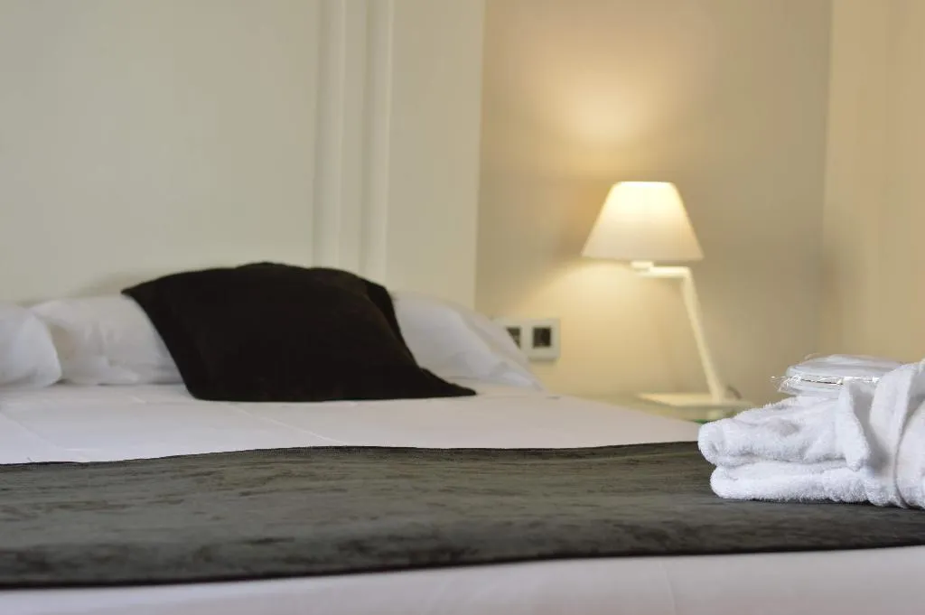 JUNIOR SUITE STANDARD Room, Hotel Chamartin the One, Madrid