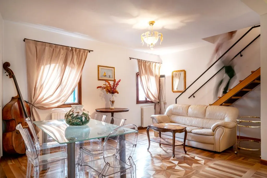 APARTMENT WITH TERRACE Room, Palazzo Sanluca, Venice