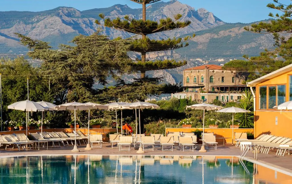 Pool, Grand Hotel Vesuvio, Naples