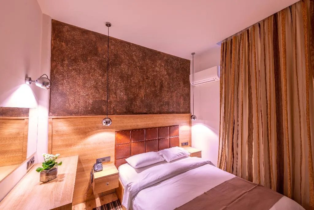 Room, Metropolis, Thessaloniki