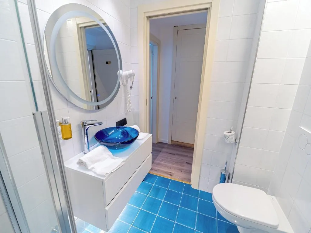 DOUBLE CLASSIC QUEEN BED Room, Hotel Cristina, Naples