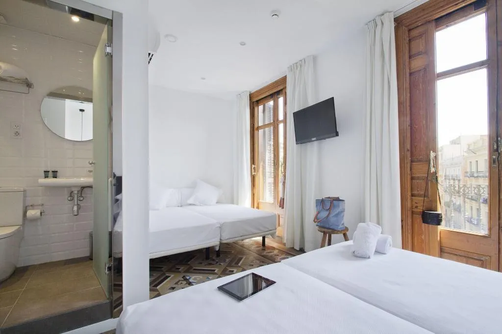 Room, Som Nit Triomf, Barcelona