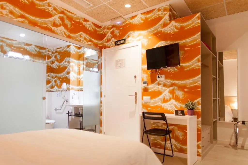 Room, Host & Home, Valencia