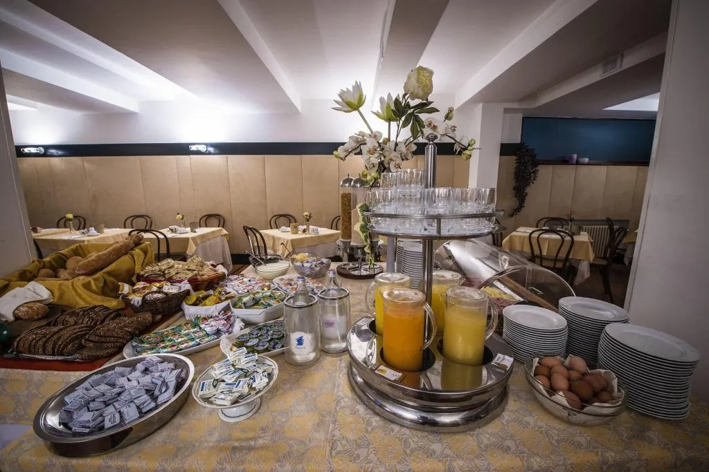 Restaurant, Bristol, Milan