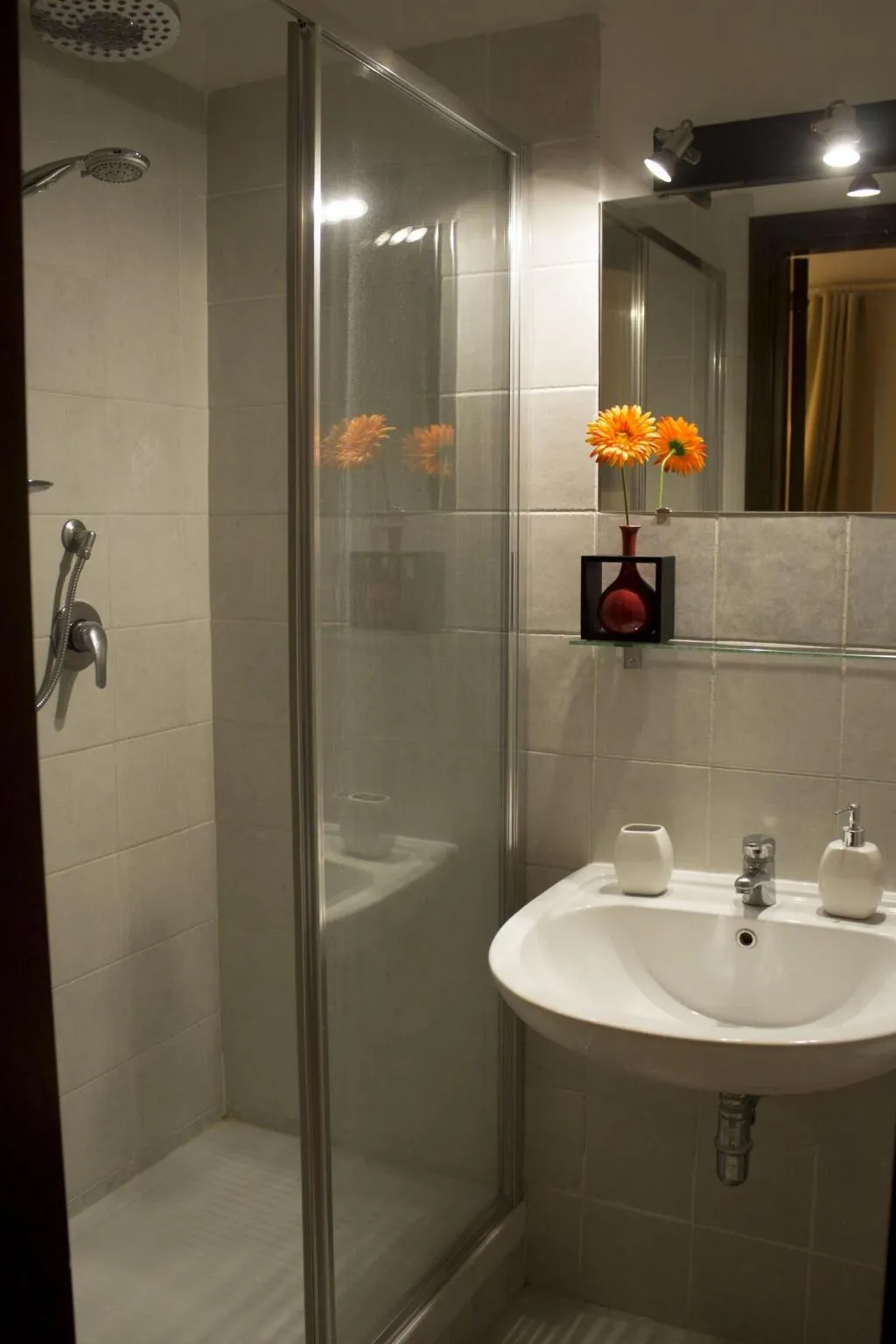 Room, Sui Tetti Di Napoli, Naples