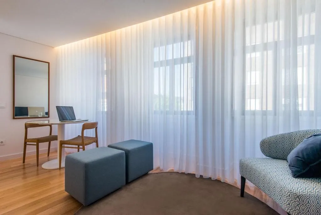 Room, Domum, Porto