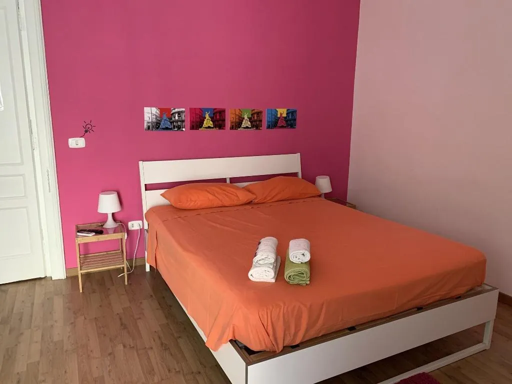Room, B&B Tarumbò, Naples