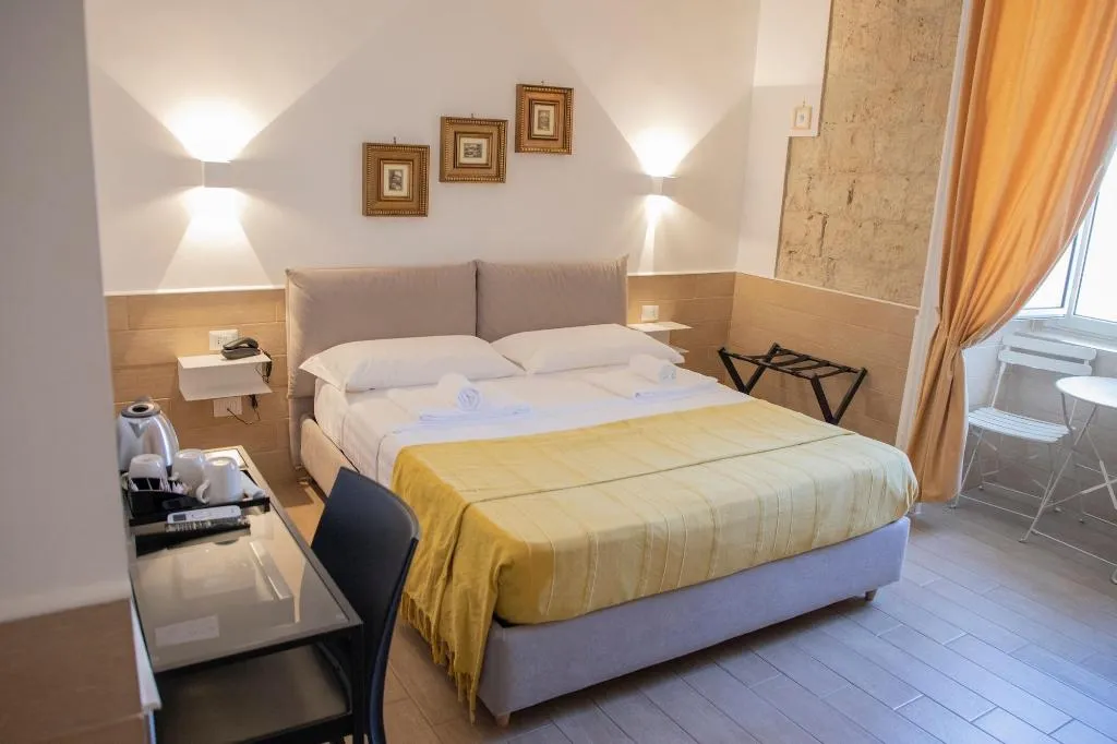 Room, Hotel H22, Naples