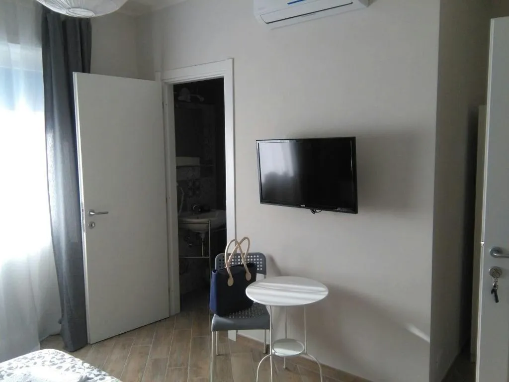 Room, My Sweet Rome, Rome