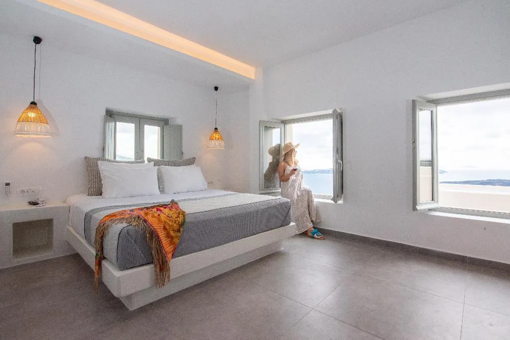 SUITE DELUXE WITH VIEWS Room, Caldera Cliff Illusion Suites, Santorini