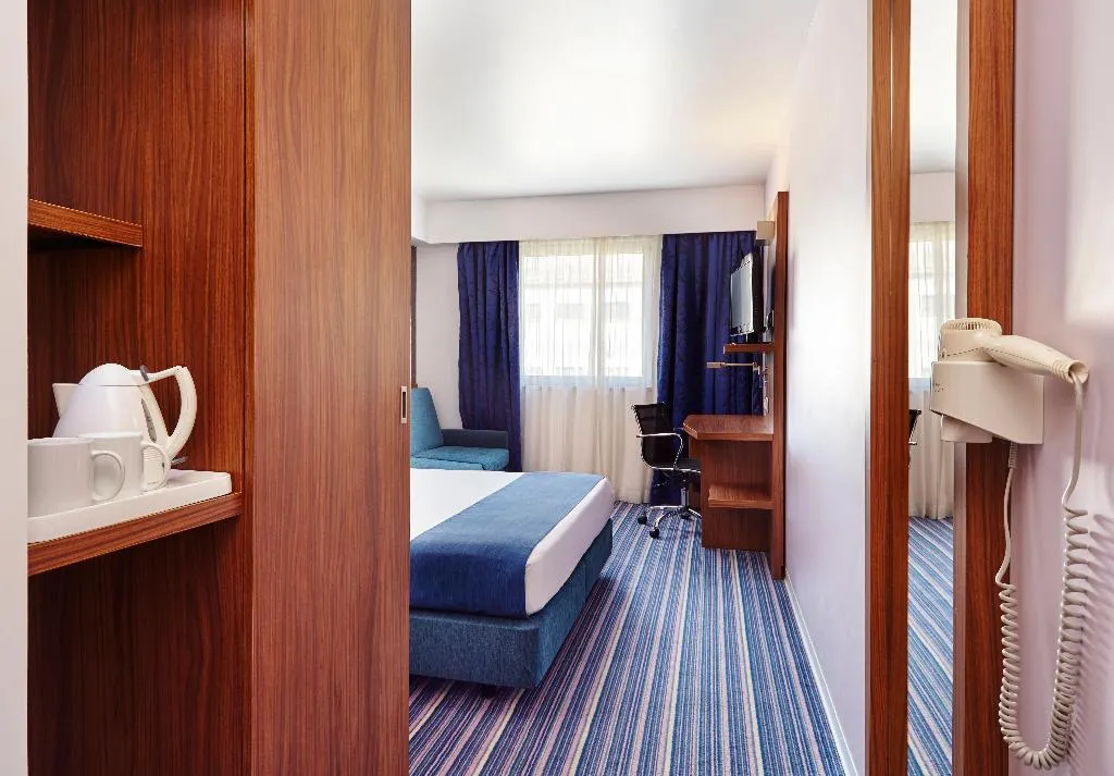 DOUBLE Accessible Room, Holiday Inn Express Lisbon Airport, Lisbon