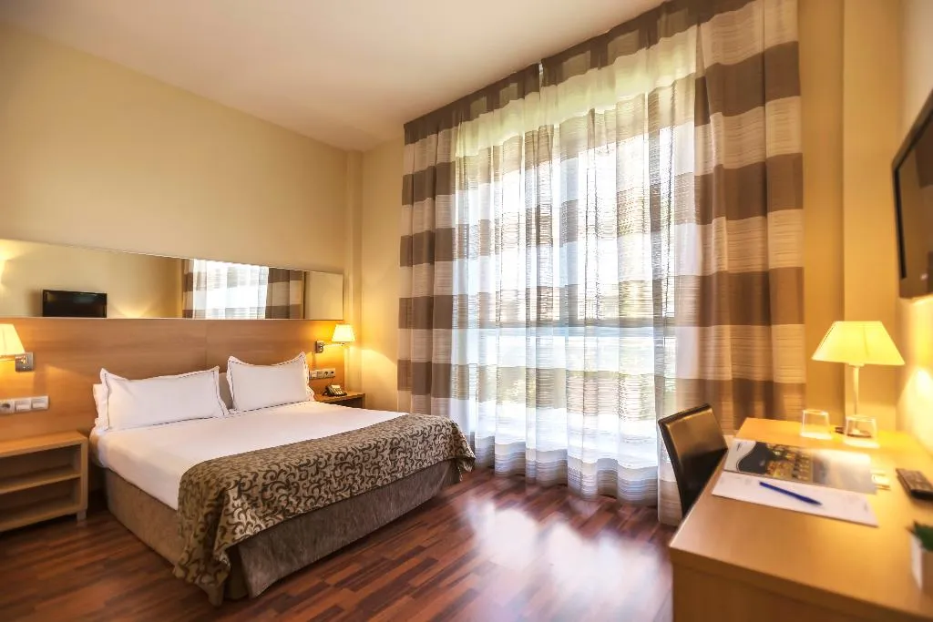 Double or Twin STANDARD Room, Desitges, Barcelona