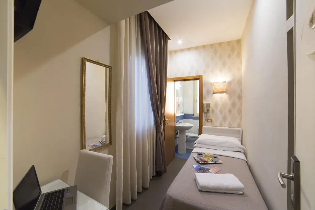SINGLE STANDARD Room, Club Sorrento, Naples