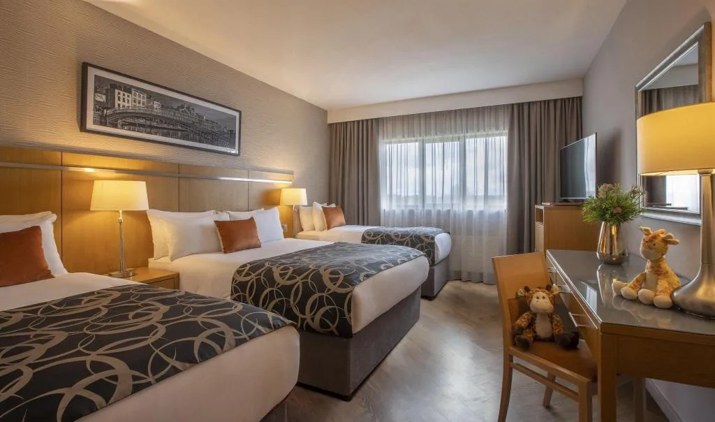 TRIPLE TWO BEDS Room, Clayton Hotel Liffey Valley, Dublin