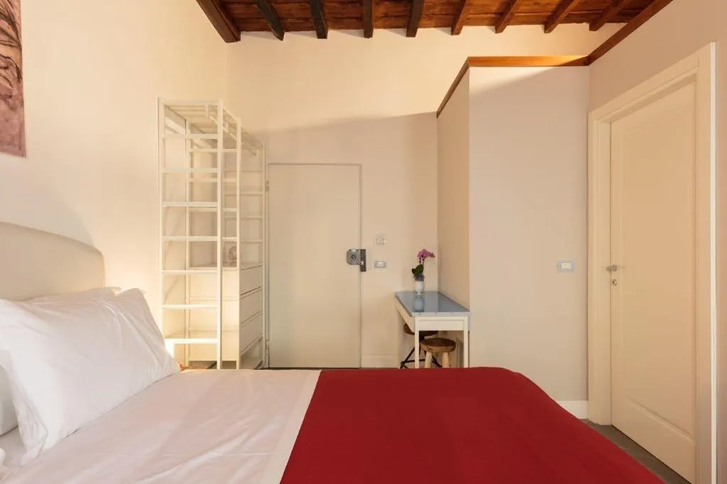 Room, Canto Dei Servi, Florence