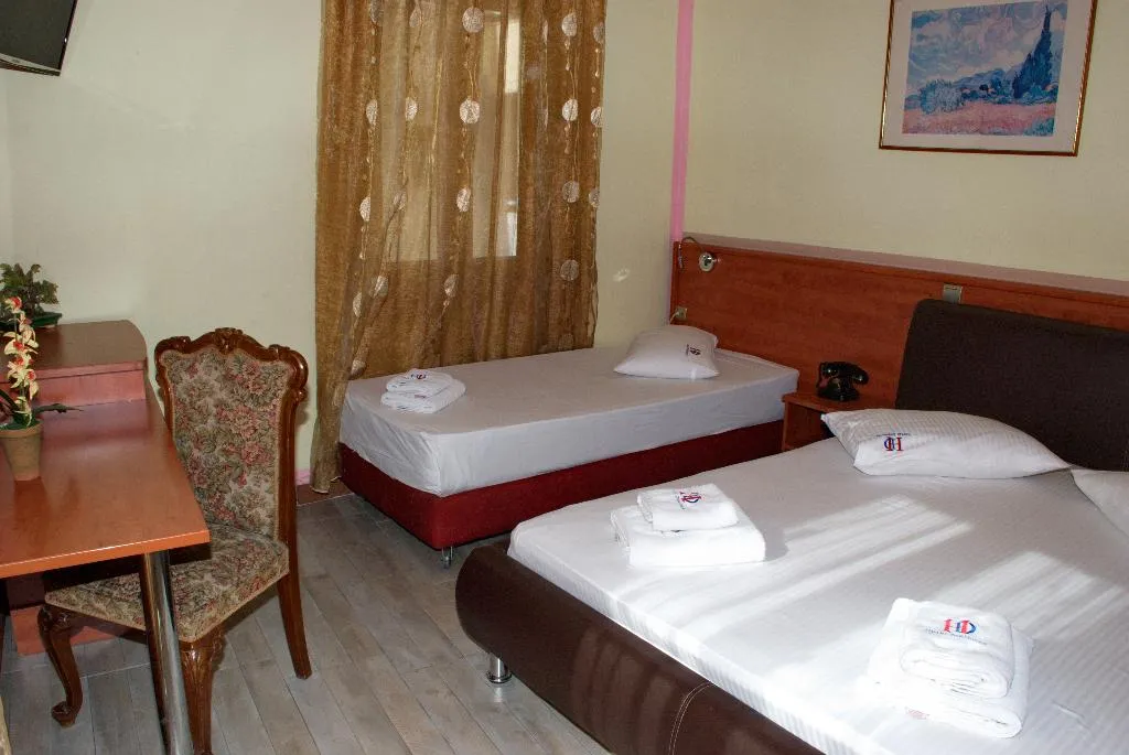 TRIPLE CLASSIC Room, Diethness, Athens