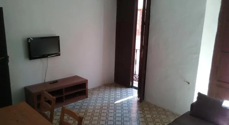 APARTMENT CAPACITY 6 Room, Hostel Trotamundos, Seville