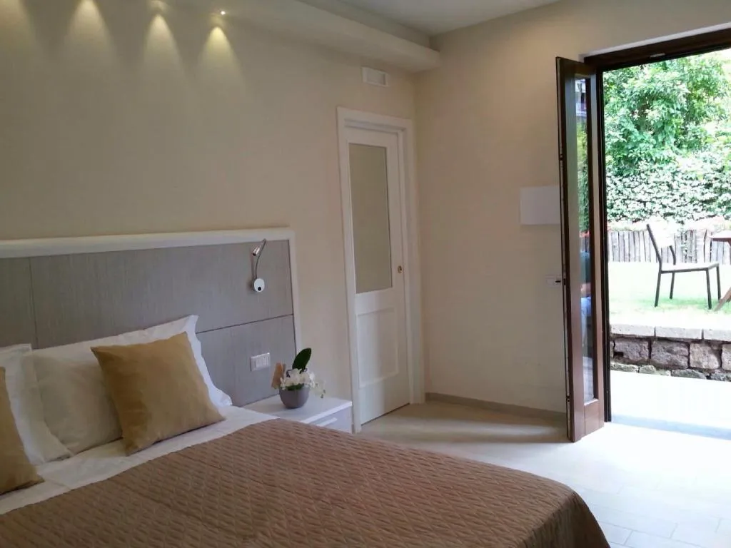 Room, Giardino Sorrentino, Naples