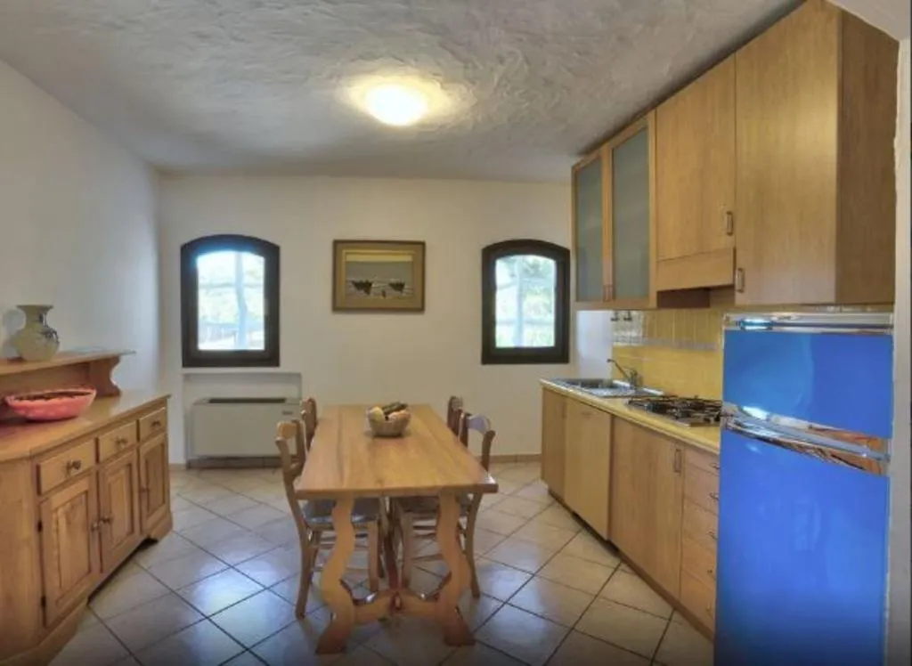 Room, Nibaru, Olbia