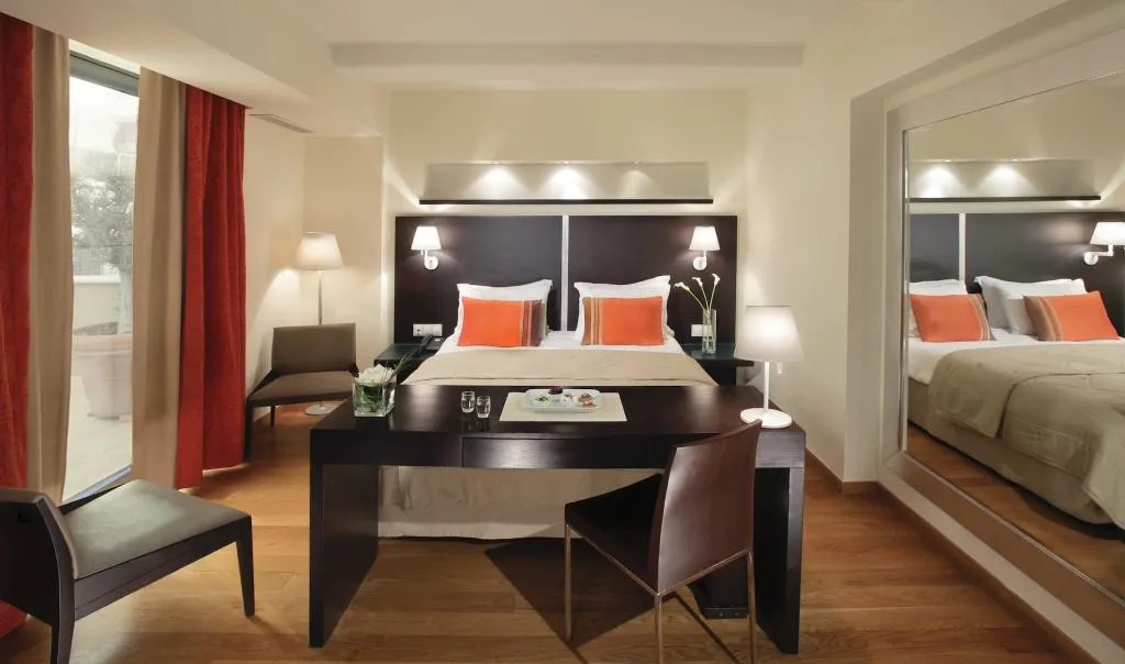 SUITE WITH VIEWS Room, O&B Athens Boutique Hotel, Athens