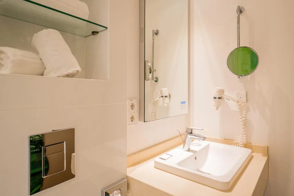 DOUBLE STANDARD Room, Homaris West Side - Self-Check In, Berlin
