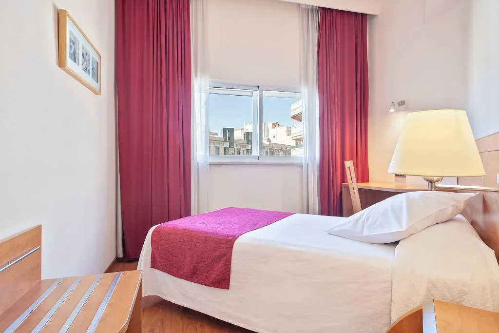 TRIPLE STANDARD Room, Acta Antibes, Barcelona