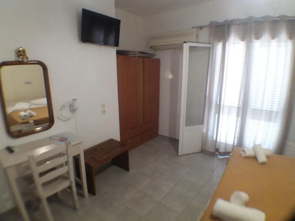 APARTMENT CAPACITY 5 Room, Harbour View, Kalamata