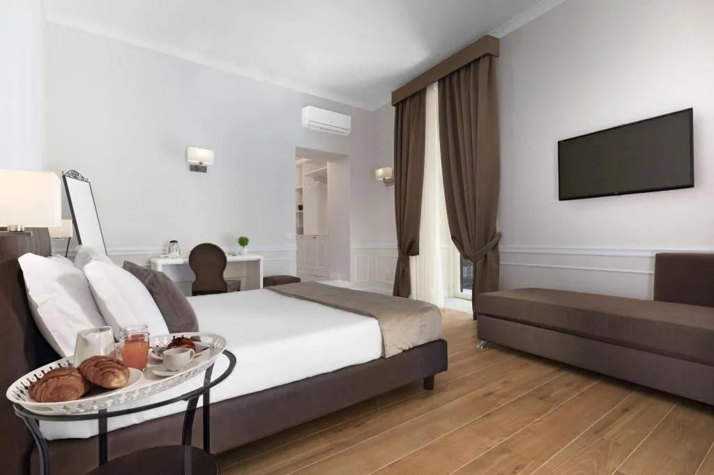 Room, La Fontanina Suites, Naples