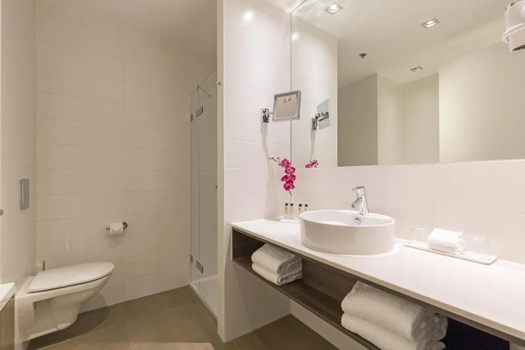 DOUBLE COMFORT Room, Leonardo Royal Hotel Den Haag Promenade, Amsterdam