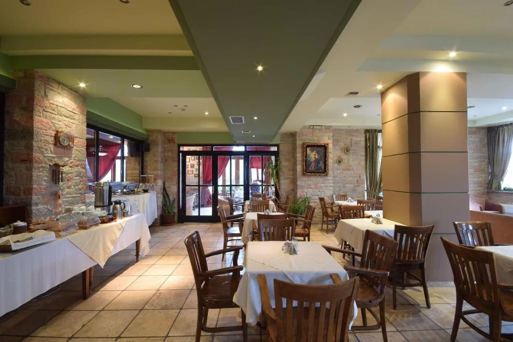 Restaurant, Mont Helmos, Athens