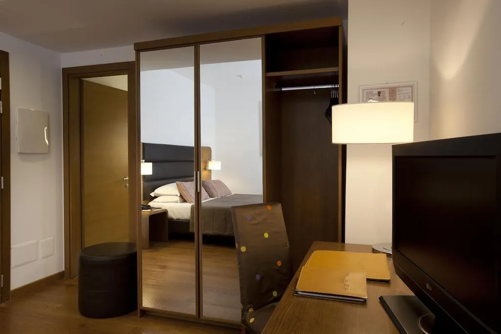 TRIPLE COMFORT Room, Hotel Plaza, Naples