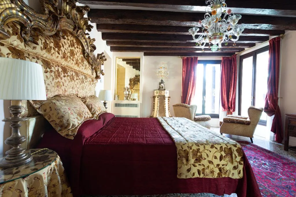 Room, Granda Sweet Suites, Venice
