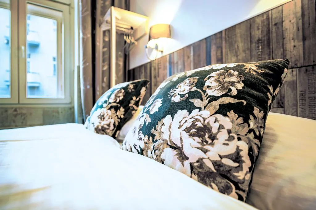 SINGLE STANDARD Room, Royal Court Hotel, Prague