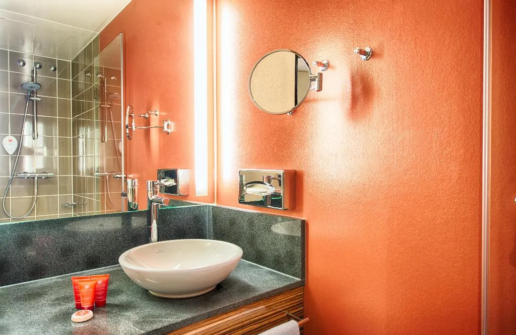 Double or Twin STANDARD Room, Leonardo Hotel Berlin Mitte, Berlin