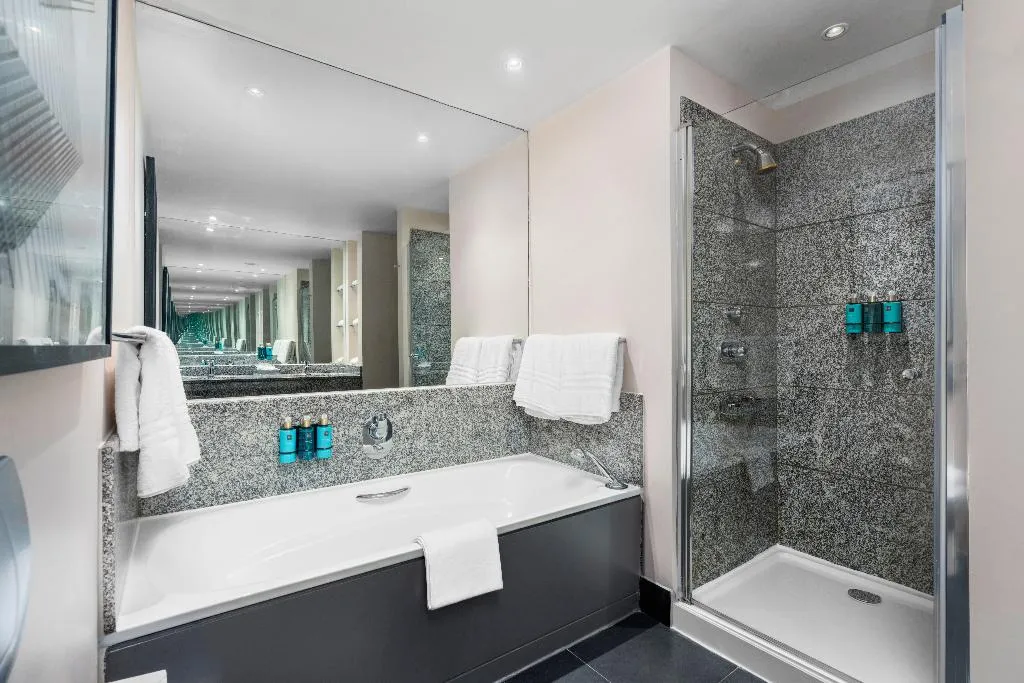 QUADRUPLE DELUXE Room, The Spencer Hotel, Dublin