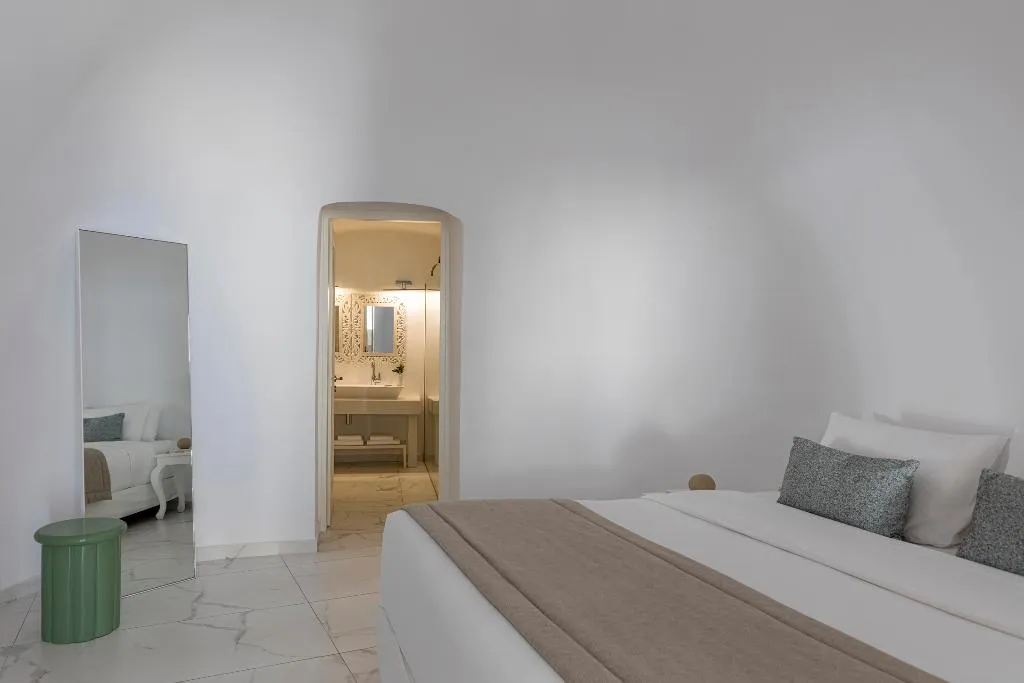 JUNIOR SUITE CAPACITY 2 Room, Canaves Oia Suites, Santorini
