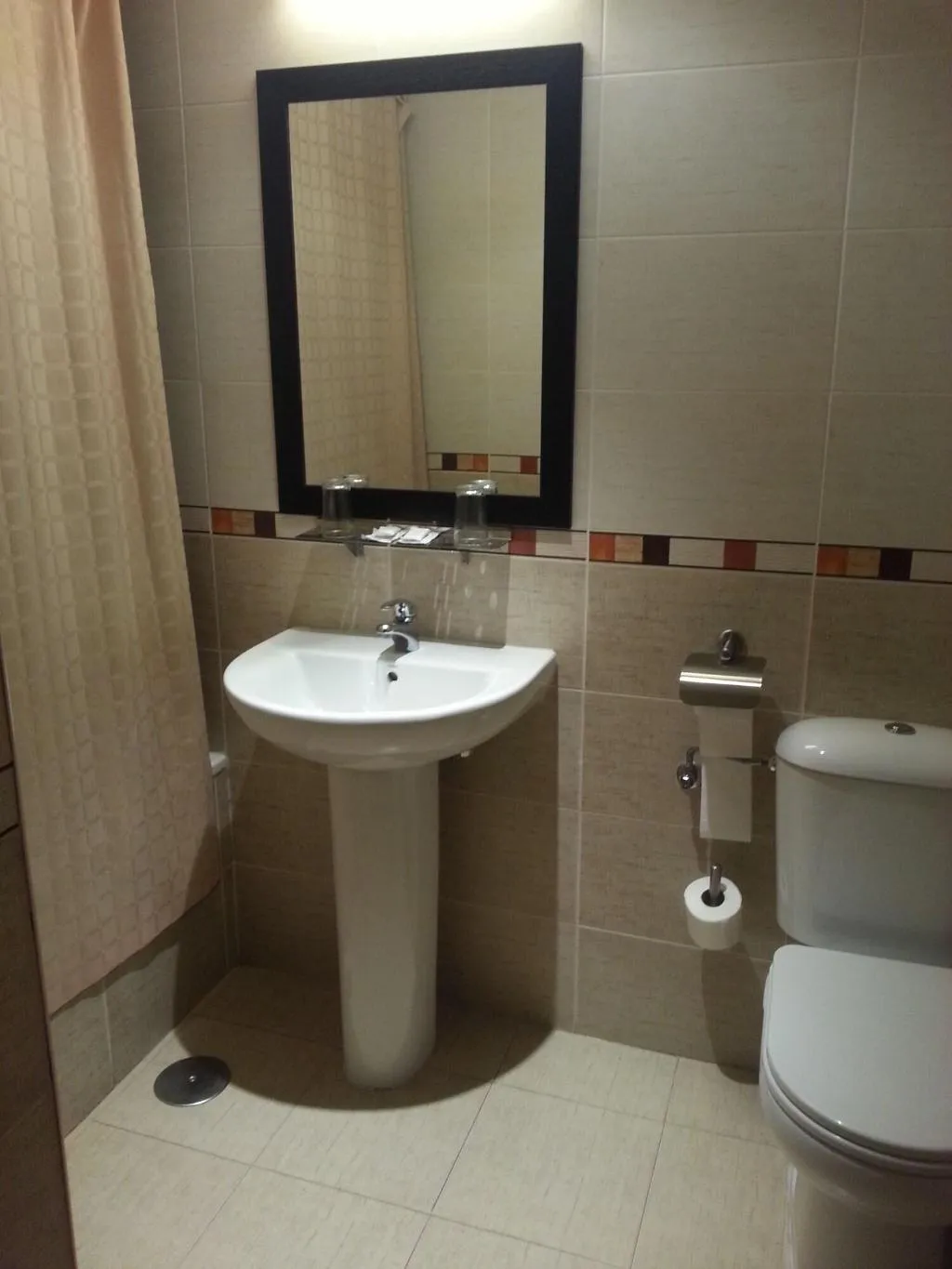 Room, Hostal El Arco, Madrid