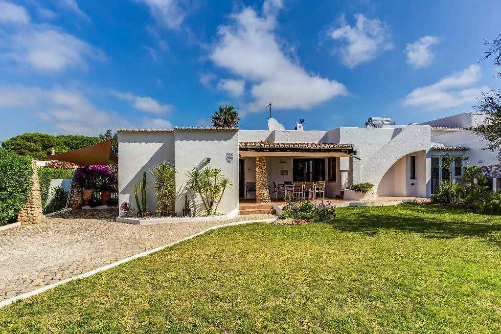 VILLA THREE BEDROOMS WITH PRIVATE POOL Room, Quinta do Paraiso, Algarve