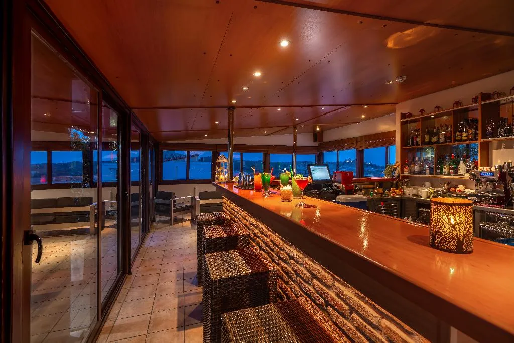 Bar, Attalos Hotel, Athens