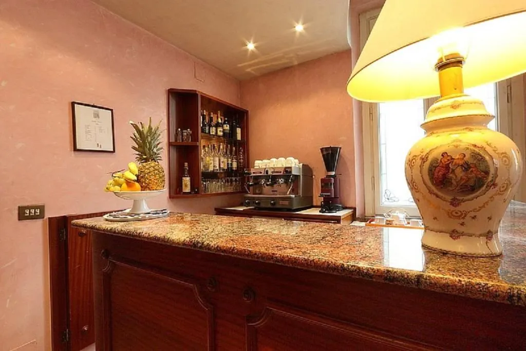 Bar, Alinari, Florence