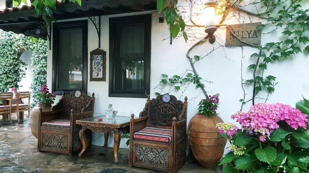 Room, Nilya, Izmir