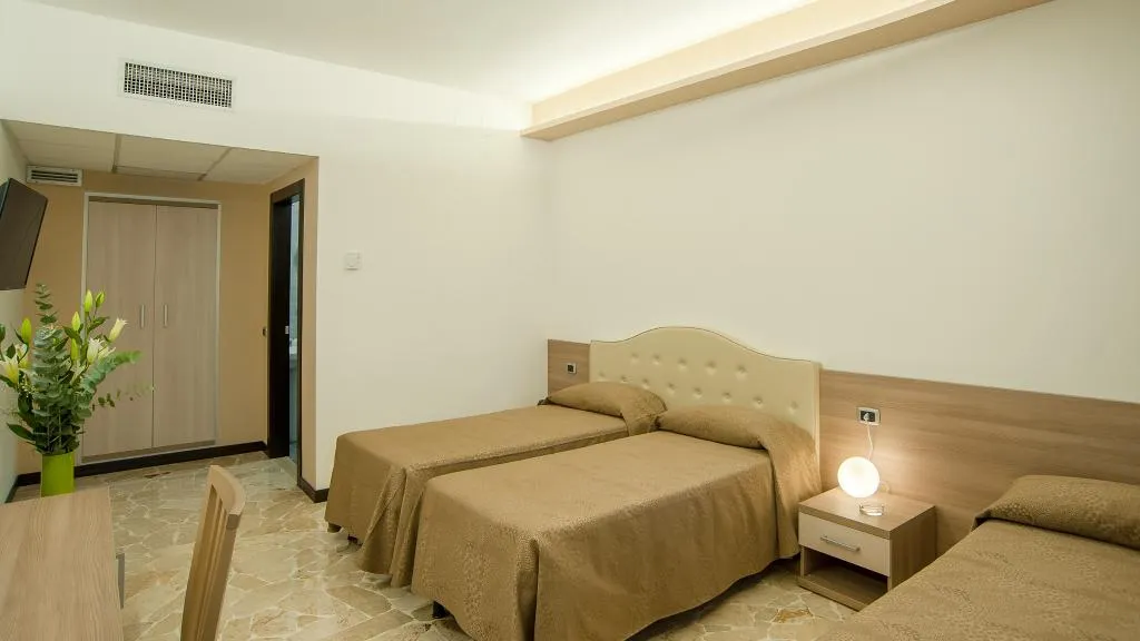 TRIPLE STANDARD Room, Hotel Boomerang, Rome