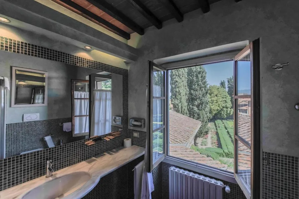 DOUBLE CLASSIC QUEEN BED Room, Villa Casagrande, Florence